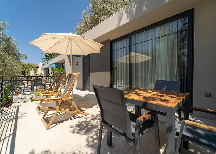 S3 Seahorse Beach Club